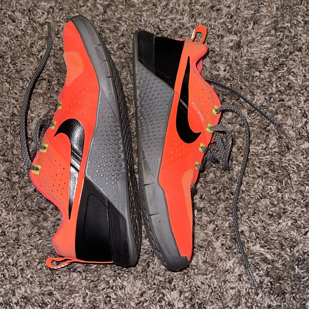 Women’s gently used Nike Training Flywire